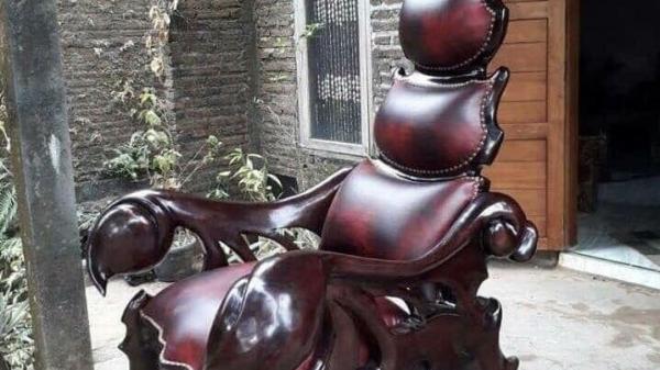 Found this chair online. You know who owns this chair.